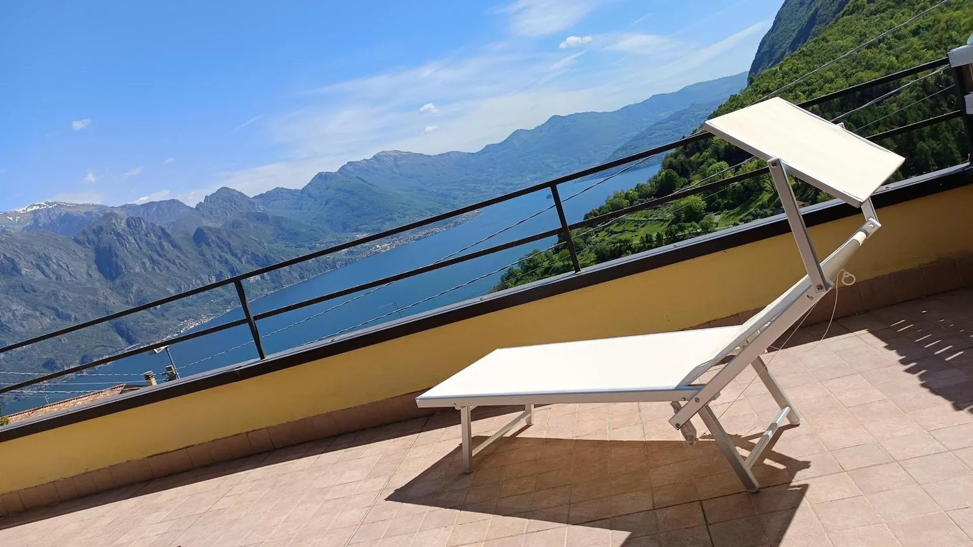 Le Terrazze - 2 Rooms Flat With A Pool And A Terrace With A Stunning Lake View Fonteno 0*,  Italy